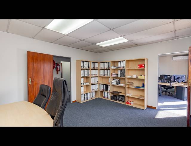 255M² OFFICE FOR SALE IN ROBINDALE